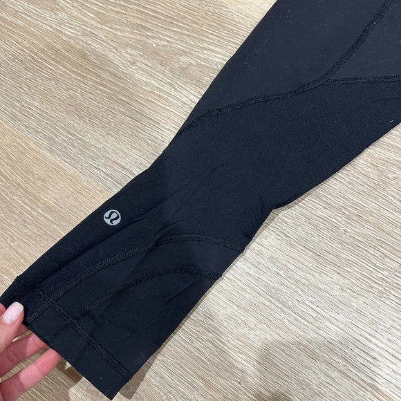 Lululemon Run Inspire Crop Leggings Black & Pink - Picture 4 of 6